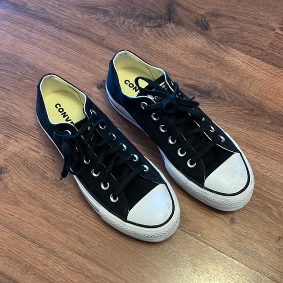 Black Converse - Picture 1 of 4